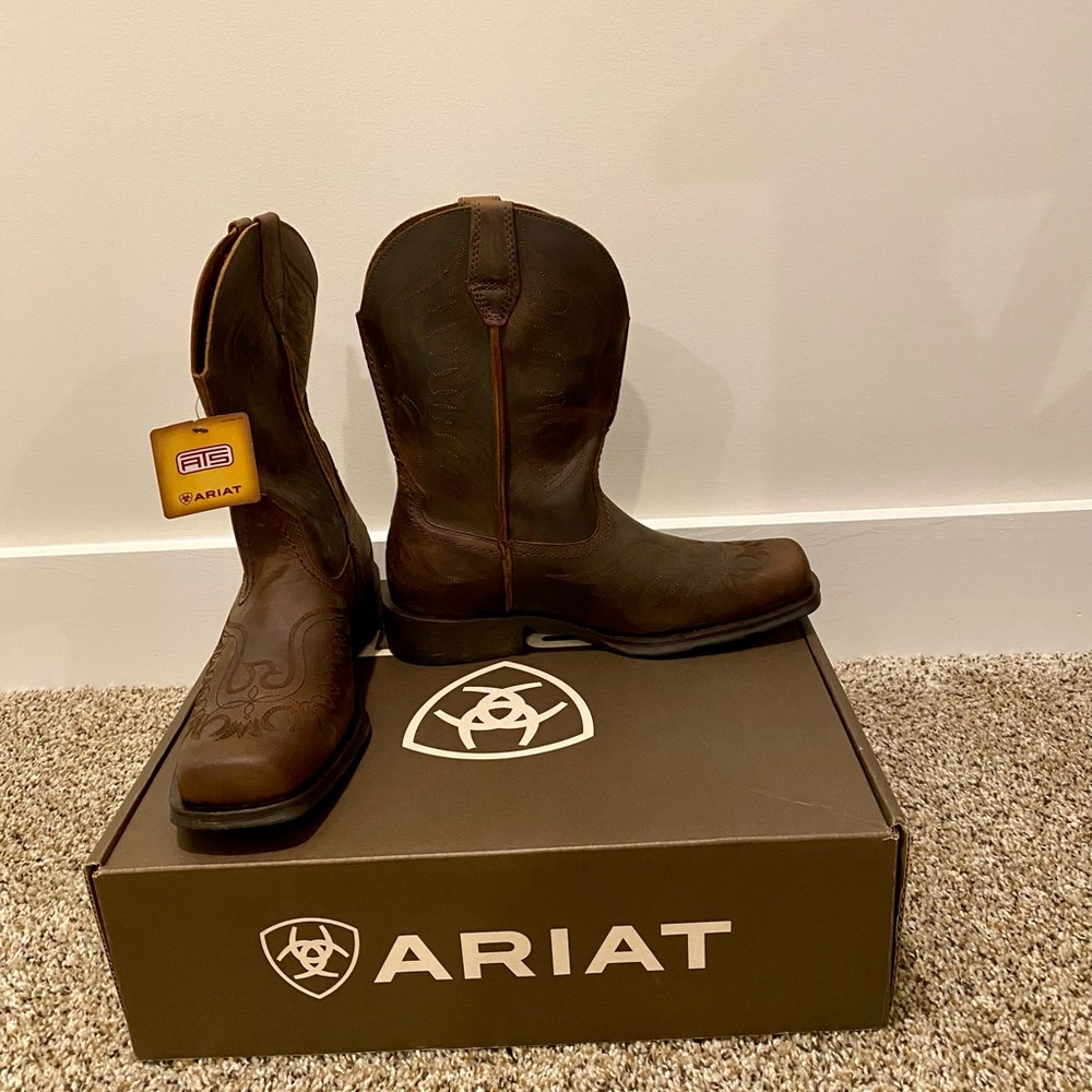NWT Men’s Ariat brown leather cowboy boots size 9